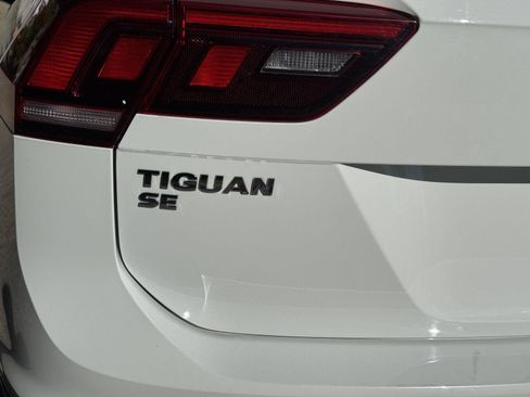 Used 2021 Volkswagen Tiguan SE AWD/4WD image 24