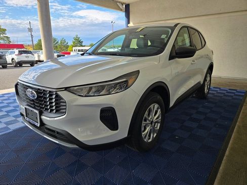 New 2025 Ford Escape Active w/ Cold Weather Package image 3