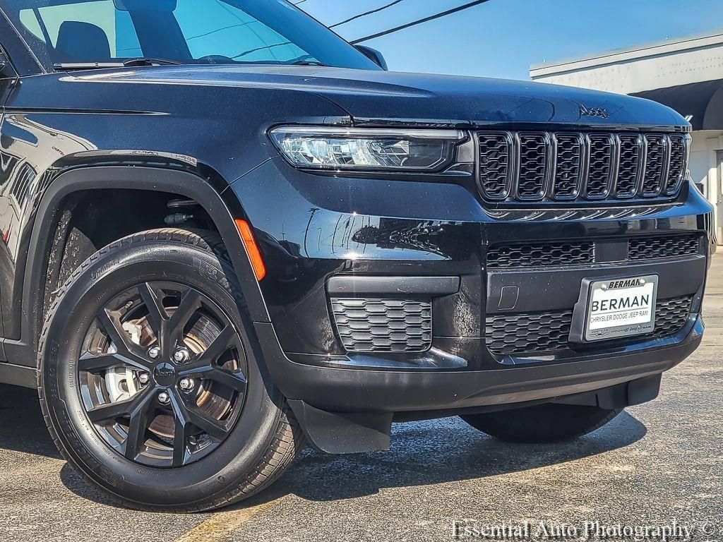 Certified 2025 Jeep Grand Cherokee L Laredo AWD/4WD image 4