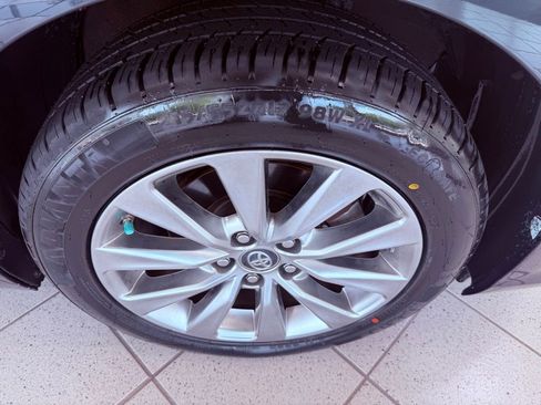 Used 2017 Toyota Camry XLE FWD image 15
