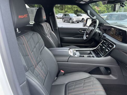 Used 2025 Nissan Armada PRO-4X image 17