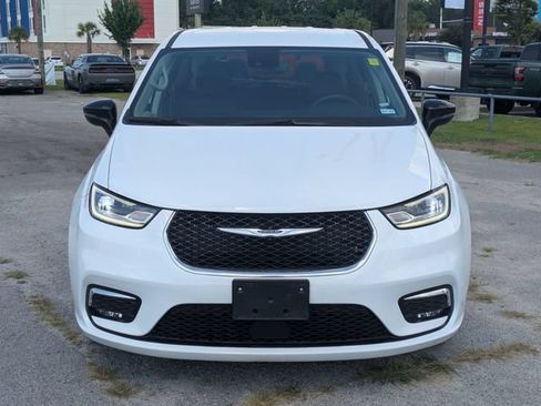 Used 2024 Chrysler Pacifica Touring-L FWD image 8