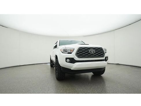 Used 2022 Toyota Tacoma TRD Sport w/ Technology Package AWD/4WD image 34