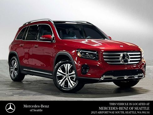 New 2025 Mercedes-Benz GLB 250 4MATIC image 1