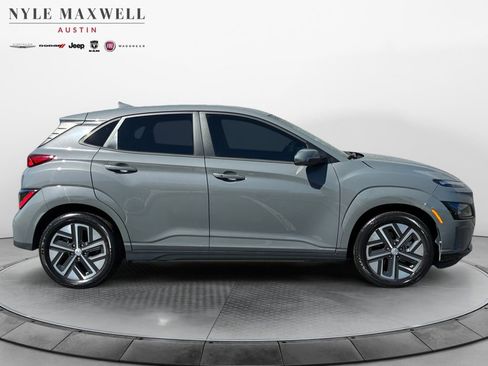 Used 2023 Hyundai Kona SE w/ Cargo Package image 17