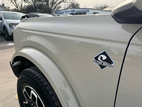 Used 2025 Ford Bronco Outer Banks image 14
