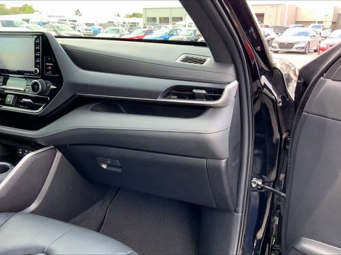 Used 2022 Toyota Highlander XSE image 18