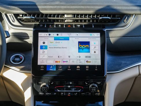 New 2025 Jeep Grand Cherokee Limited image 15