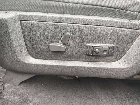 Used 2022 RAM 1500 Classic SLT AWD/4WD image 24