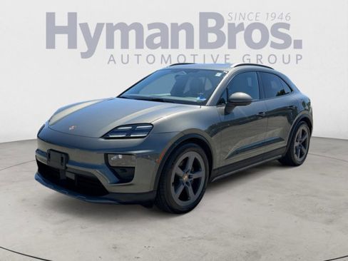 Used 2024 Porsche Macan 4 Electric w/ Premium Package AWD/4WD image 7