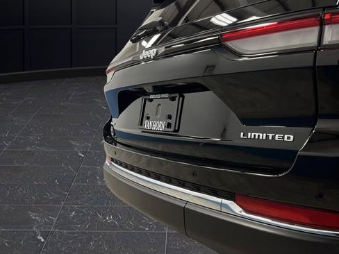 Used 2024 Jeep Grand Cherokee Limited image 35