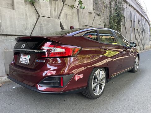 Used 2018 Honda Clarity Plug-In Hybrid image 9