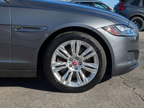 Used 2017 Jaguar XF Premium image 12