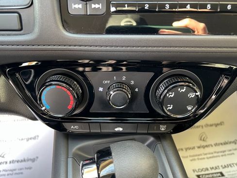 Used 2022 Honda HR-V LX image 21