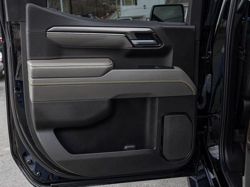 Used 2024 Chevrolet Silverado 1500 ZR2 w/ Technology Package image 12