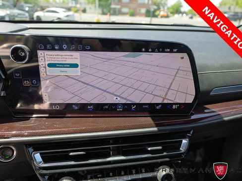 Used 2025 Chevrolet Traverse Z71 w/ Driver Confidence Package AWD/4WD image 5