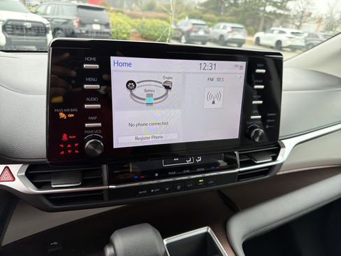 Certified 2024 Toyota Sienna LE image 6