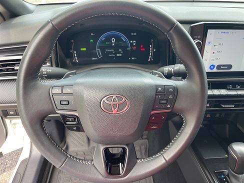 Used 2025 Toyota Camry SE w/ Multimedia Upgrade Package FWD image 7