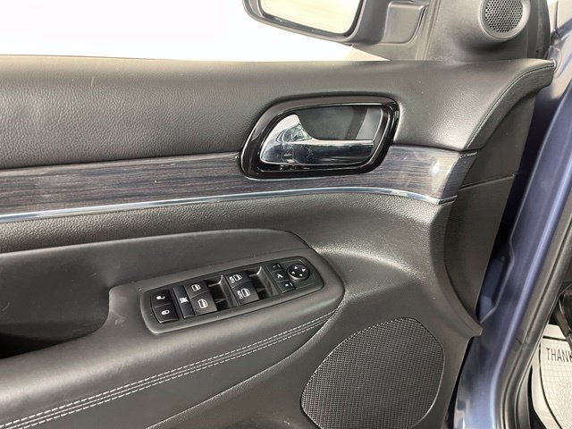 Used 2020 Jeep Grand Cherokee Overland AWD/4WD image 13