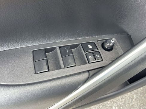 Used 2024 Toyota Corolla Cross XLE w/ Convenience Package FWD image 17