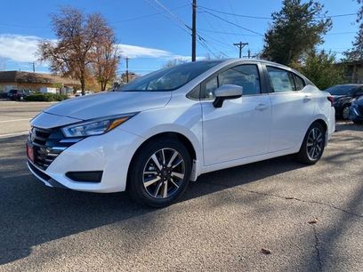 New 2025 Nissan Versa SV w/ Trunk Package