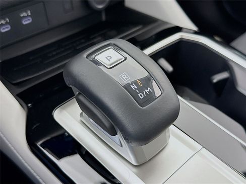 New 2025 Mitsubishi Outlander SE image 16