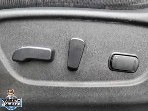 Used 2018 Nissan Rogue SV AWD/4WD image 16