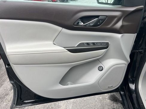 Used 2018 GMC Acadia SLT image 28