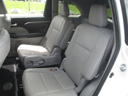Used 2019 Toyota Highlander Limited AWD/4WD image 23