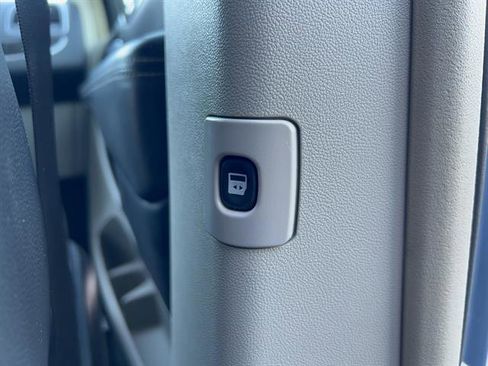 Used 2013 Chrysler Town & Country Touring image 25