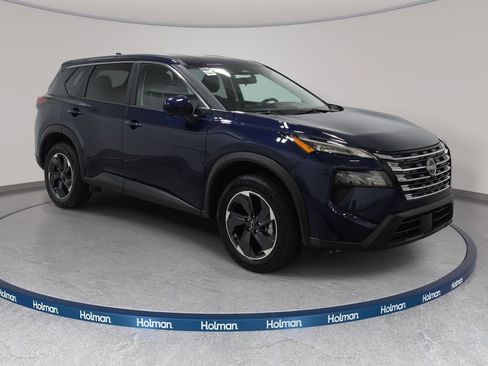 Used 2025 Nissan Rogue SV FWD image 4