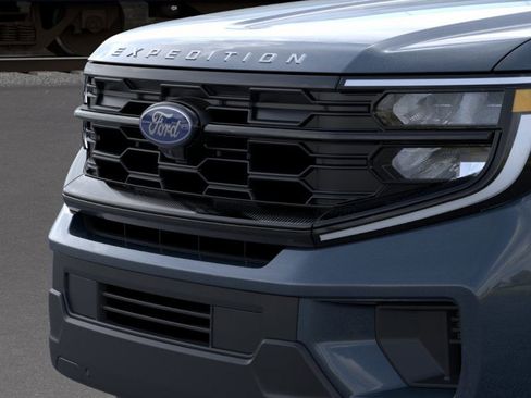 New 2025 Ford Expedition Active image 17