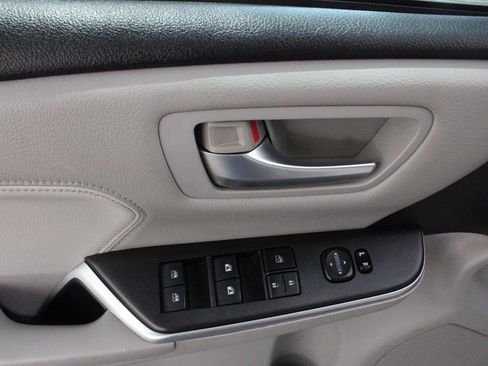 Used 2015 Toyota Camry XLE w/ Moonroof Package FWD image 21