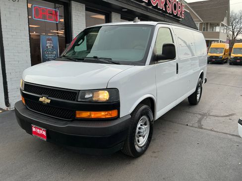 Used 2019 Chevrolet Express 3500 w/ Driver Convenience Package image 2