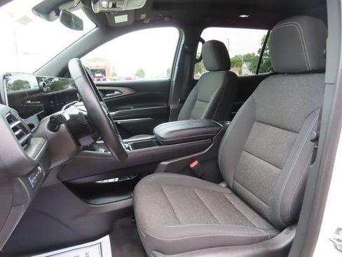 Used 2025 Chevrolet Traverse LT w/ Sun and Wheel Package AWD/4WD image 19