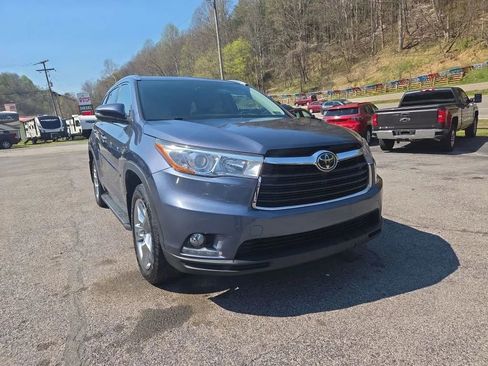 Used 2015 Toyota Highlander Limited Platinum AWD/4WD image 2