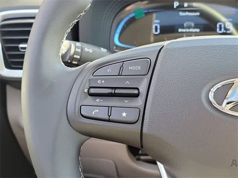 New 2026 Hyundai Venue SEL FWD image 7