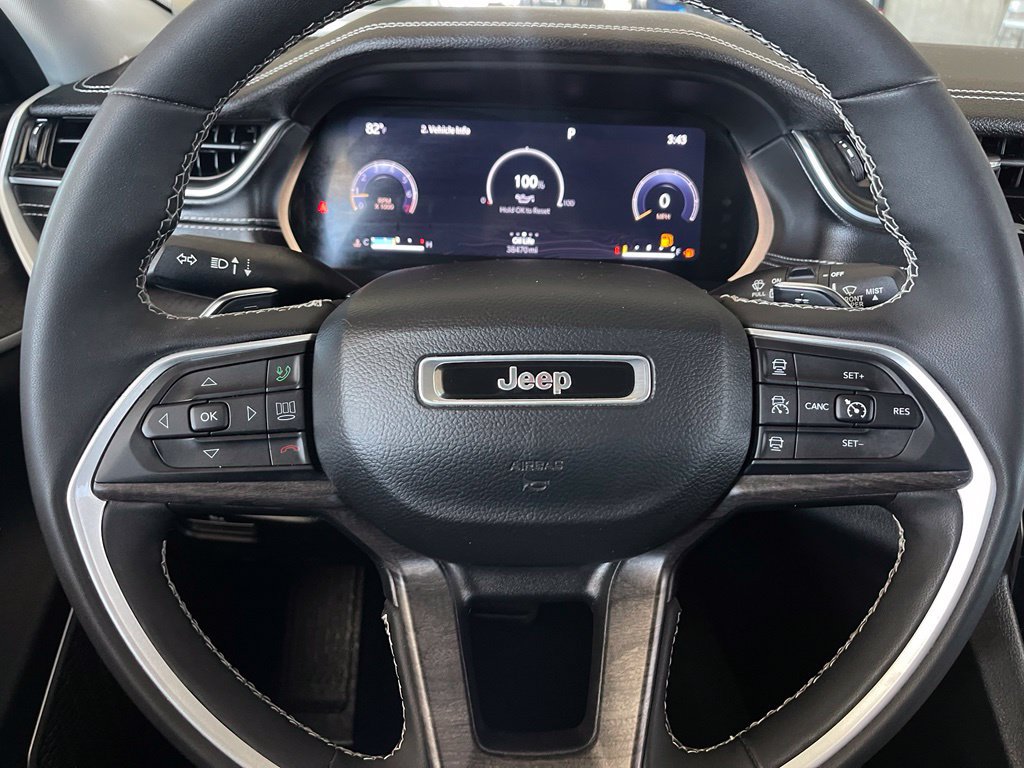 Used 2023 Jeep Grand Cherokee L Limited w/ Luxury Tech Group II AWD/4WD image 24