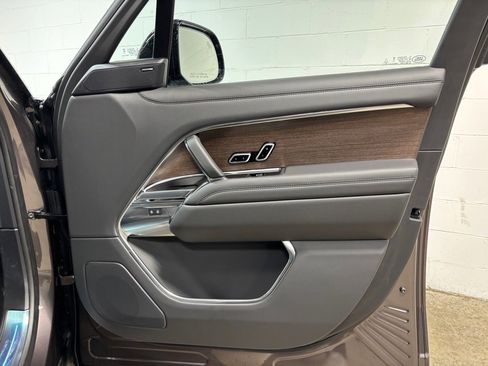 New 2025 Land Rover Range Rover Long Wheelbase SE image 33