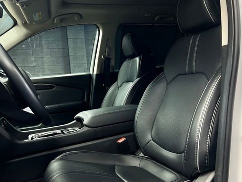 Used 2025 Honda Pilot Elite image 4