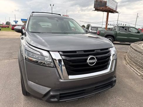 Used 2025 Nissan Pathfinder SV w/ SV Premium Package AWD/4WD image 5