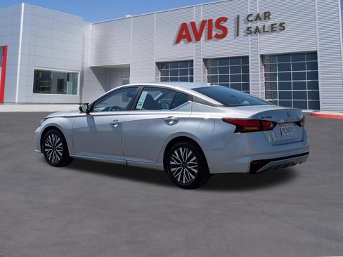 Used 2025 Nissan Altima 2.5 SV FWD image 9