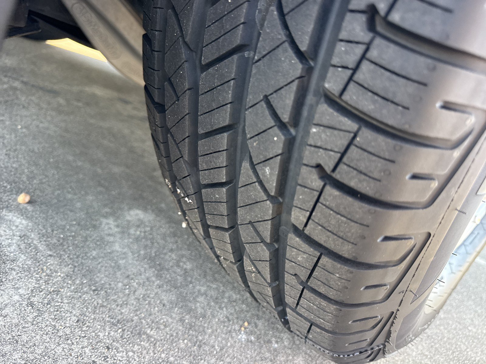 Used 2023 Ford Explorer XLT RWD image 9