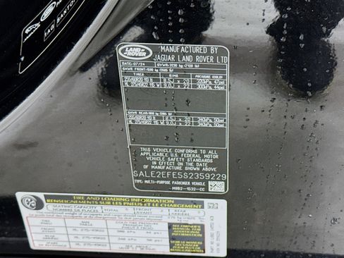 Used 2025 Land Rover Defender 110 X-Dynamic SE image 30