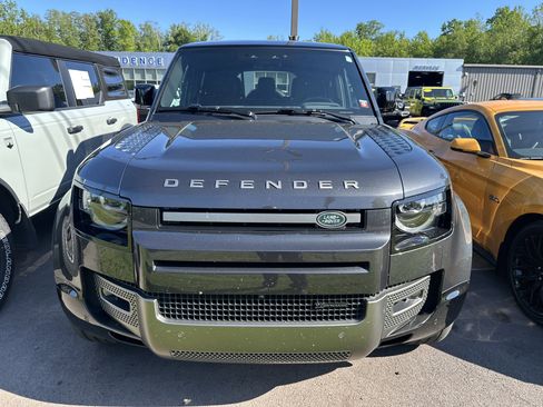 Used 2023 Land Rover Defender 130 X-Dynamic SE AWD/4WD image 6