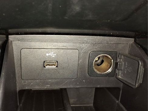 Used 2017 Ford Explorer XLT FWD image 13