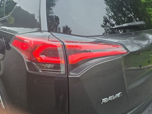 Used 2017 Toyota RAV4 Limited FWD image 34