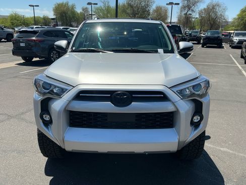 Used 2021 Toyota 4Runner SR5 Premium w/ Moonroof Package AWD/4WD image 23