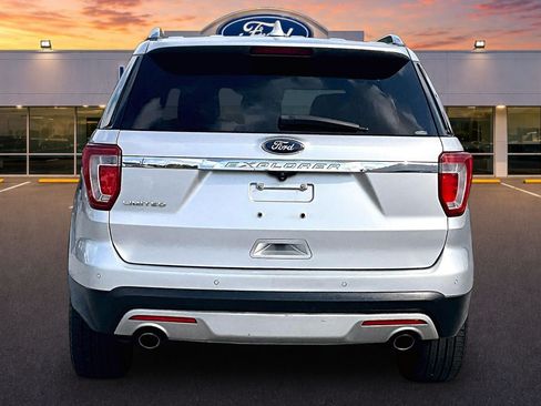 Used 2017 Ford Explorer Limited FWD image 4