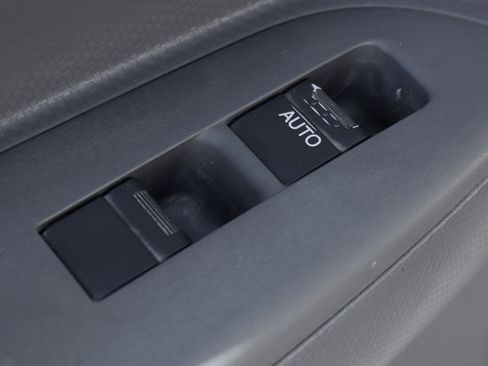 Used 2019 Isuzu NPR image 16